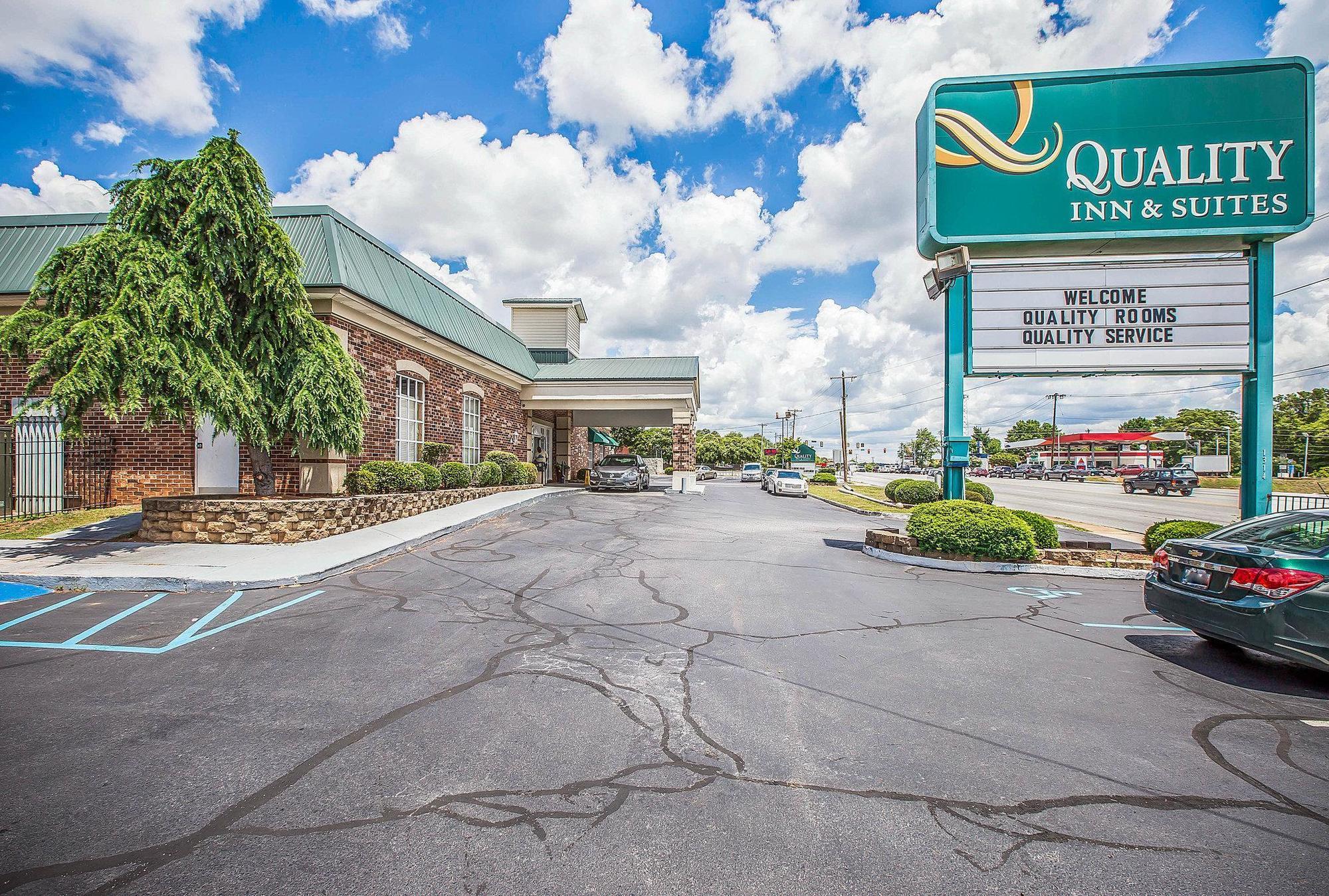 Greenville Inn & Suites Exterior foto