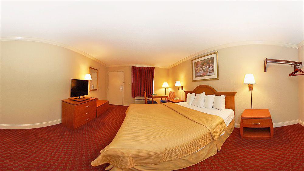Greenville Inn & Suites Exterior foto